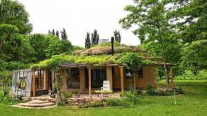 De gerente de una frutícola a vivir en una casa de adobe y apostar por la vida rural en un paraíso de la Patagonia