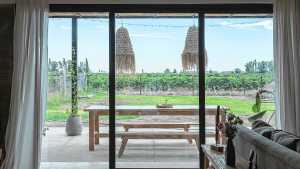 El hormigón visto, la clave de esta casa entre vides y montañas en Mendoza