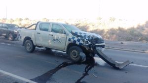 Una camioneta petrolera chocó contra un auto en la Ruta 7: una mujer fue derivada a Centenario