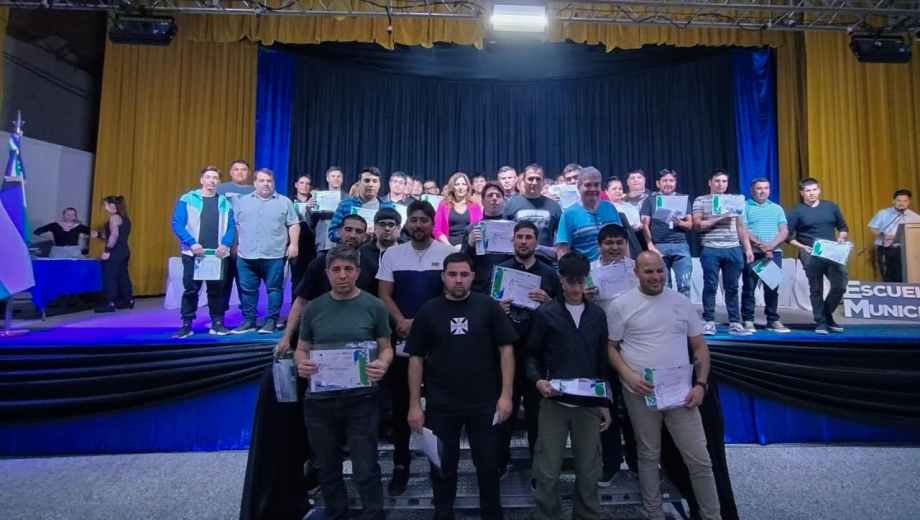 Más de cien personas recibieron sus certificados en oficios de la Escuela Municipal de Catriel. Gentileza