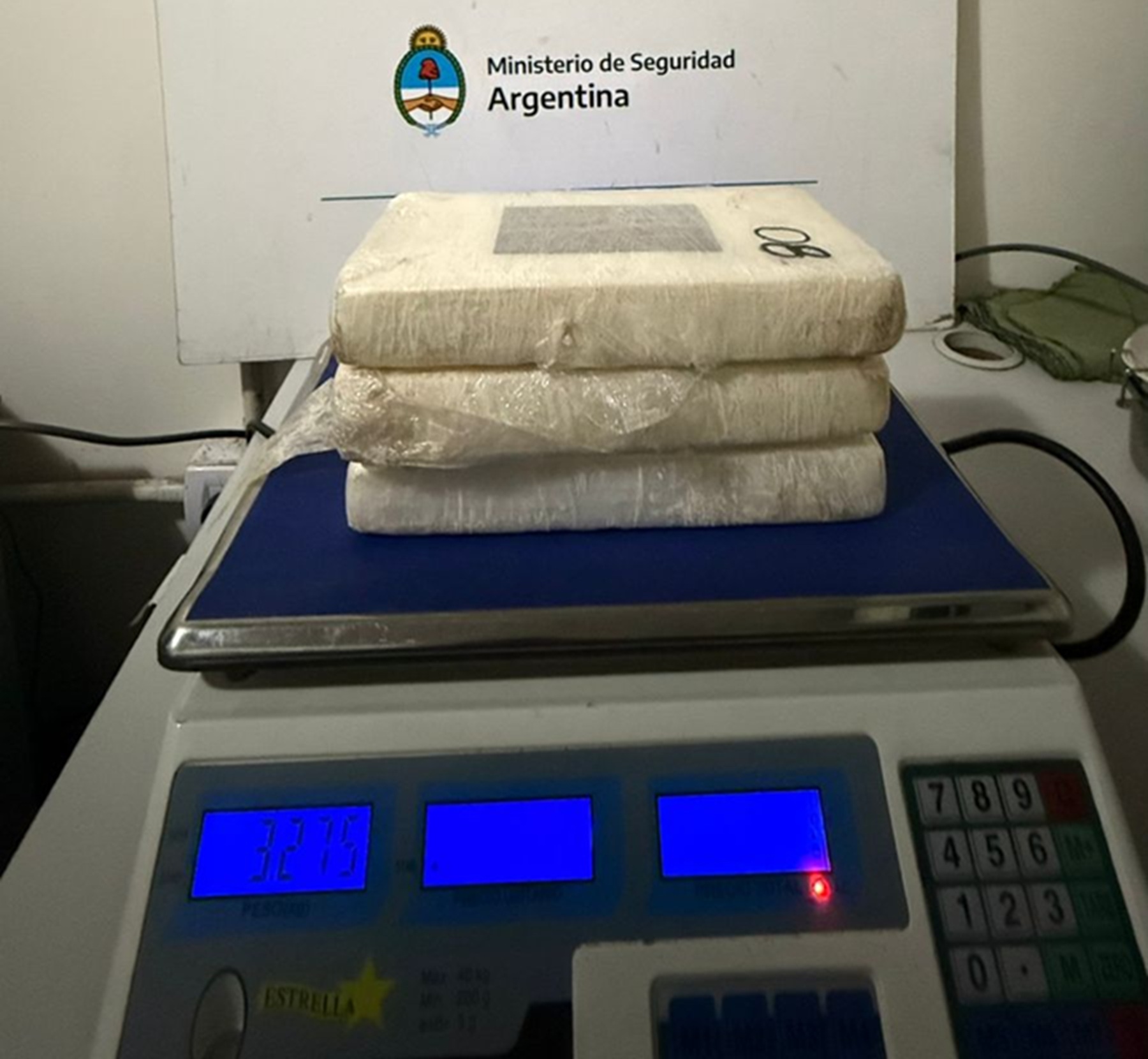 Levaban más de 5 kilos de cocaína y marihuana en el baúl: la carga iba a Neuquén desde Regina