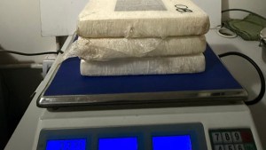 Levaban más de 5 kilos de cocaína y marihuana en el baúl: la carga iba a Neuquén desde Regina