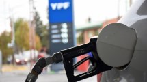 Imagen de Baja el precio de la nafta: YPF anunció una reducción del 2% para diciembre