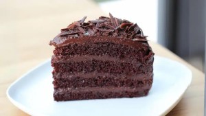 Torta de chocolate sin azúcar ni harina: la receta saludable y fácil que todos aman