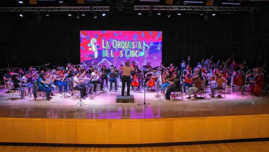 Casi como un juego, los chicos aprenden las melodías que cosechan muchos aplausos en cada concierto. Foto: Gentileza. 