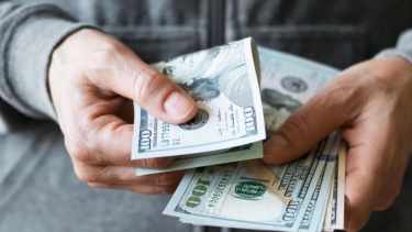 Con los primeros boca de urna, el dólar cripto se desploma y cae debajo del oficial