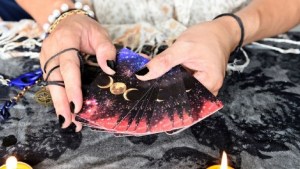 Grandes logros económicos y mucho dinero para estos 3 signos del horóscopo gitano