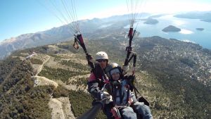 Federico voló en parapente hasta sufrir un accidente, pero sigue enseñando: «Disfruto ver volar a un alumno porque intuyo lo que siente»