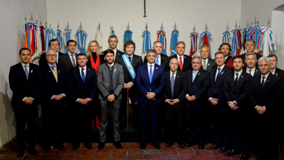 Javier Milei y los gobernadores que firmaron el Pacto de Mayo. Foto: Archivo. 