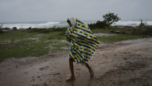 El huracán Melissa tocó tierra en Cuba y golpea el este de la isla con vientos de 193km/h