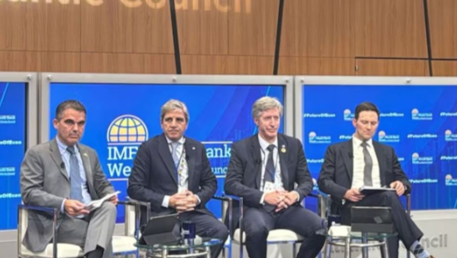 El equipo económico de Javier Milei en una conferencia en Washington. Foto: Gentileza. 