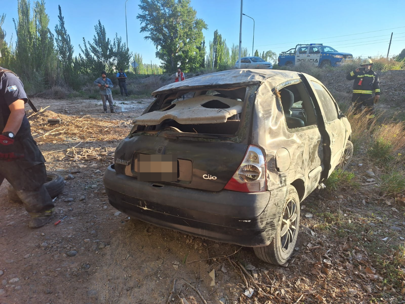 Fuerte vuelco tras un despiste sobre Ruta 7 en Centenario: cuatro ...