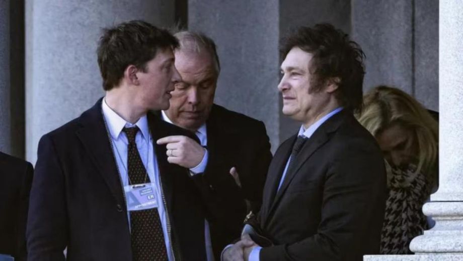 Javier Milei junto a Santiago Caputo. Foto: Gentileza. 