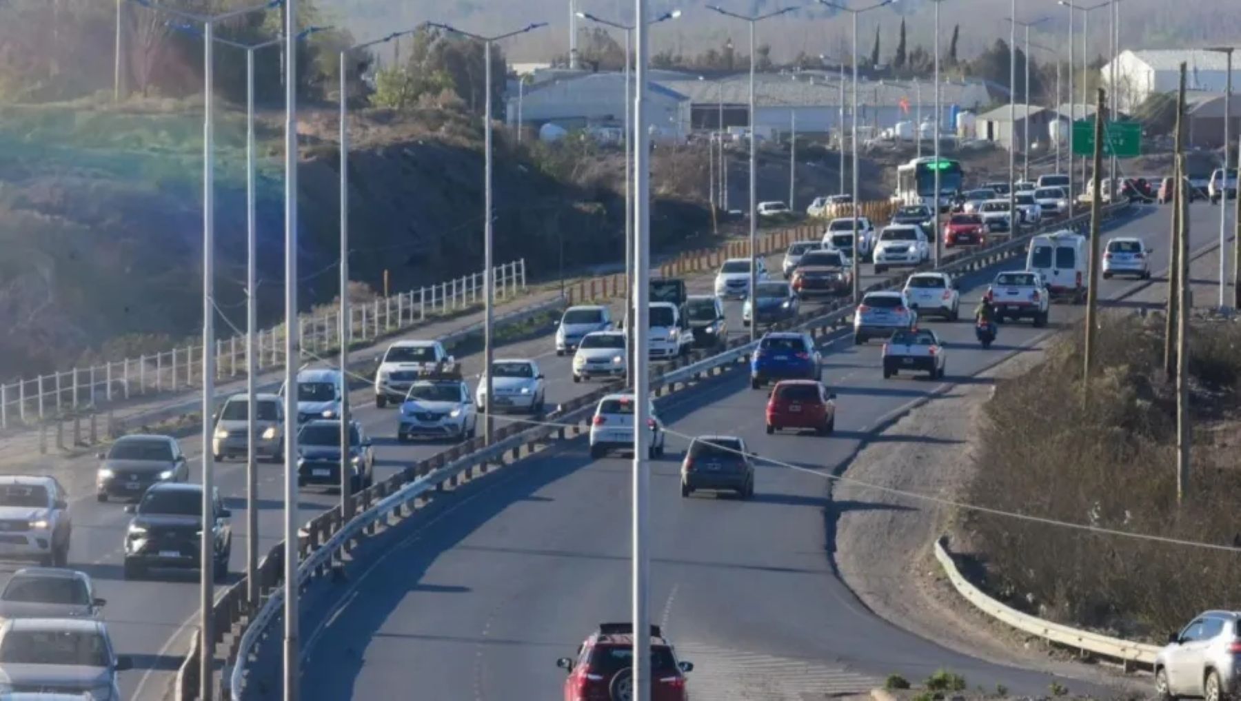 Un choque entre un auto y dos camionetas cerca de Ruta 7 generó demoras ...