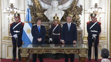 Javier Milei le tomó juramento a Pablo Quirno como canciller: «Estás viviendo una externalidad positiva»