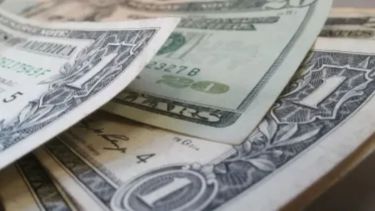 Los mercados terminaron la semana con una suba histórica tras el triunfo de Milei: a cuánto cerró el dólar