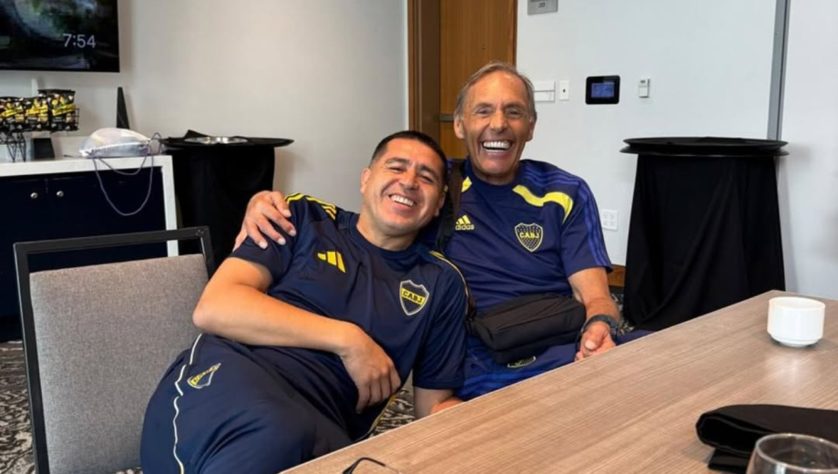 Juan Román Riquelme junto a Miguel Ángel Russo, (Foto: prensa Boca Juniors)