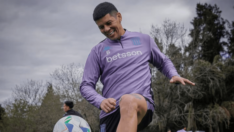 Marcos Rojo se perfila como titular en Racing.