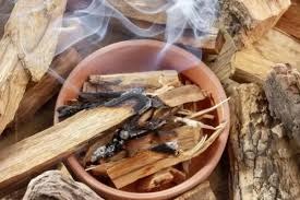 Feng Shui: cuál es el mejor día de octubre para encender Palo Santo y atraer abundancia