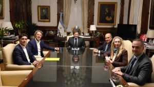 El Gobierno mueve el tablero antes de las elecciones: renuncias, reemplazos y nuevos nombres