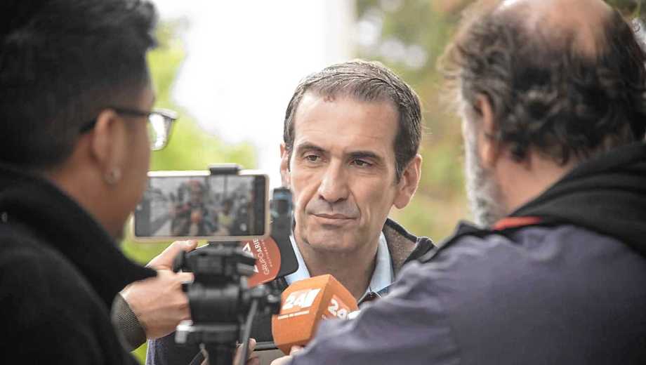Pablo Cerví habló con Javier Milei y Bullrich tras sufrir un ataque en Neuquén. Foto: Ceci Maletti.