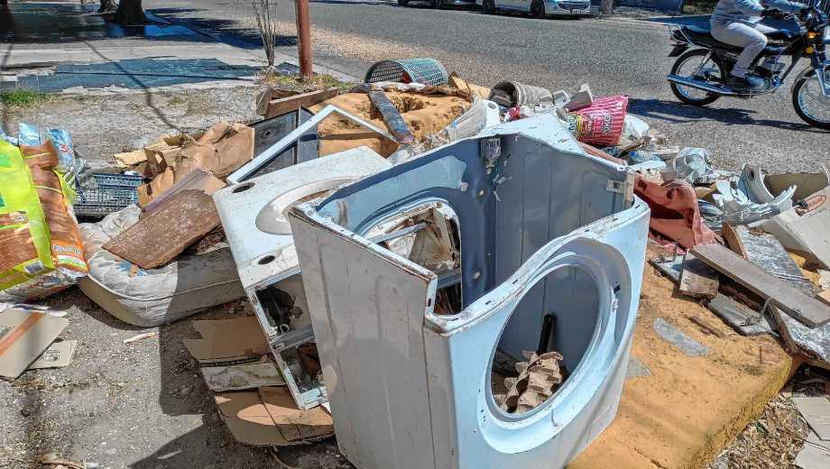 El MPN busca multar el arrojo de basura en las esquinas y baldíos con una aplicación (foto Oscar Livera)