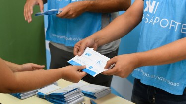 Pidió suprimir uno de sus apellidos por el abandono y desamor de su padre: la Justicia de Neuquén la escuchó