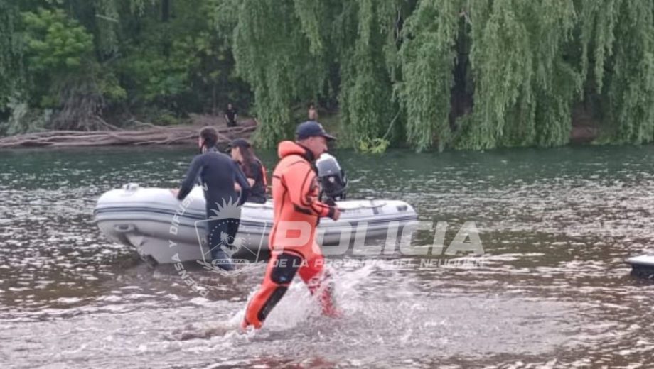 Rescate en el río. Foto: Policía de Neuquén