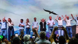 Rolando Figueroa cierra en el Ruca Che la campaña de La Neuquinidad para las legislativas