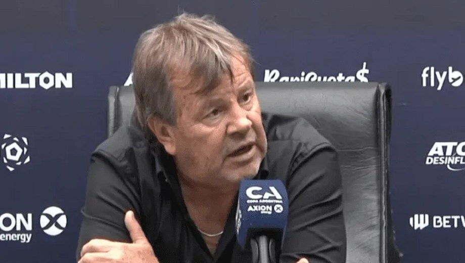 El técnico del Pirata explotó contra el arbitraje.