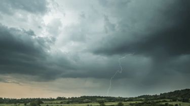 Alerta por lluvias intensas y viento en Neuquén, Río Negro y diez provincias más