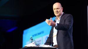 El Gobierno de Javier Milei afirma que eliminó 1.300 normas «que entorpecían el progreso»: el sello de Sturzenegger