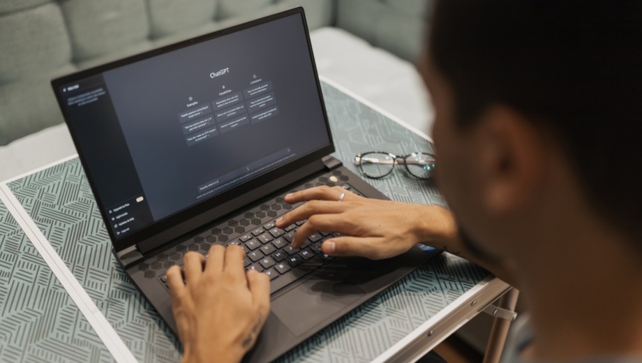 La Justicia de Chubut anuló una condena por robo tras comprobar que el juez había usado ChatGPT para escribir el fallo.
