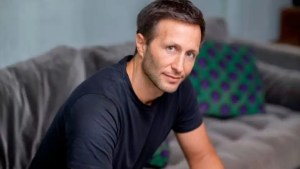 Preocupación por Tomás Yankelevich: volvió al país en silla de ruedas tras muerte de su hija Mila