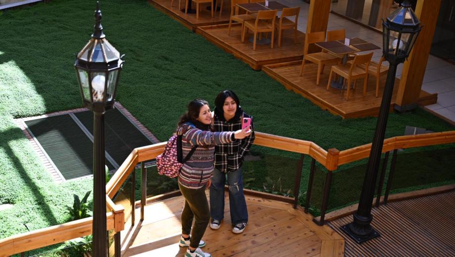 Los turistas en Bariloche siguen en alza, aunque con una desaceleración de baja temporada, pero ahora buscan que aumenten la estadía. Foto: Chino Leiva