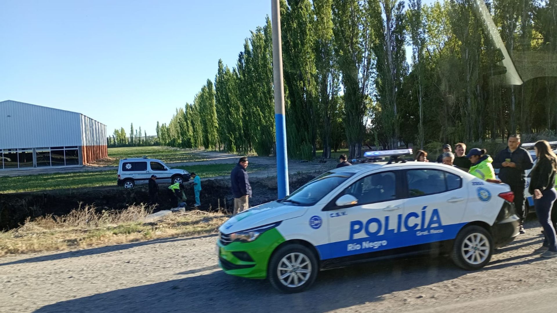 Cayó a un canal por esquivar a una camioneta sobre la Ruta 22 en Roca ...