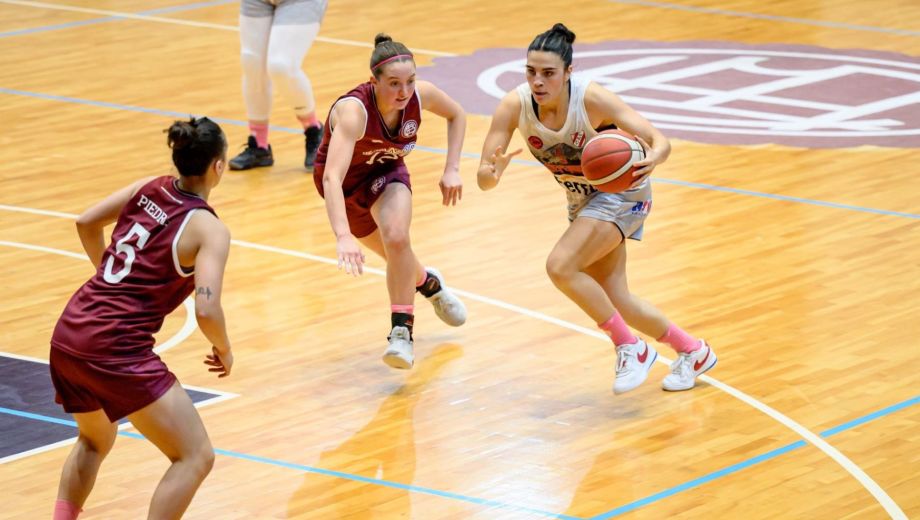 Laila Raviolo ratificó queó es una de las mejores de la Liga y terminó con 23. (Prensa Lanús-LNB)