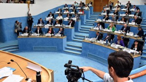 Weretilneck pidió autorización a la Legislatura para «garantizar disponibilidad» de recursos en el 2026