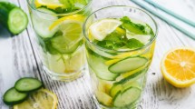 Imagen de Aguas saborizadas naturales: dos recetas fáciles con cítricos, pepino y jengibre
