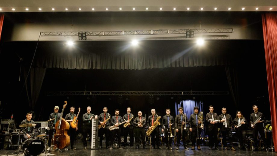 Patagonia Big Band, una formación de lujo conformada por músicos y músicas de la región. (Foto: Emiliano Ortiz)