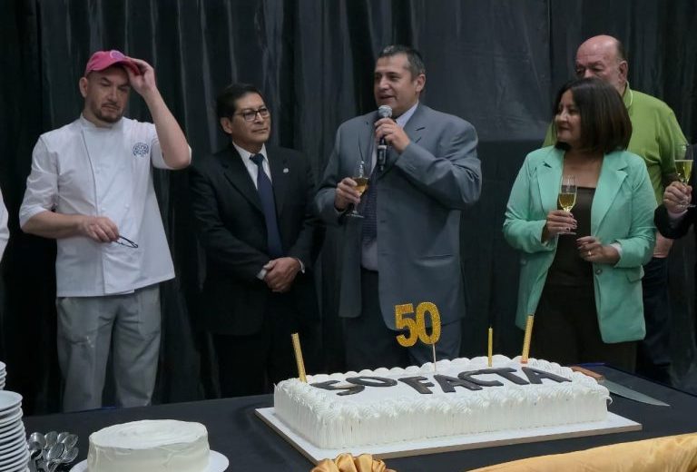 Estudiantes de Regina organizaron el servicio gastronómico. Foto: gentileza UNCo.