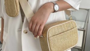 Chau a la riñonera, hola al accesorio que ya marca tendencia para el verano 2026