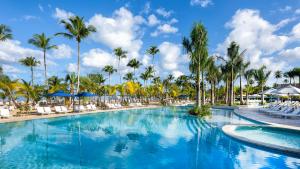 Caribe natural: Miches, playas vírgenes, familias felices y turismo responsable