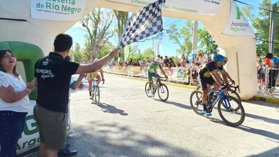 La llegada fue al frente del Palacio Municipal de Allen.