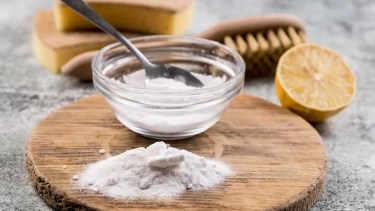El truco del bicarbonato, ideal para limpiar la piel: cuál es y por qué