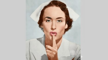 Secreto revelado: ¿Quién es la modelo argentina de la famosa foto del «silencio hospital»?