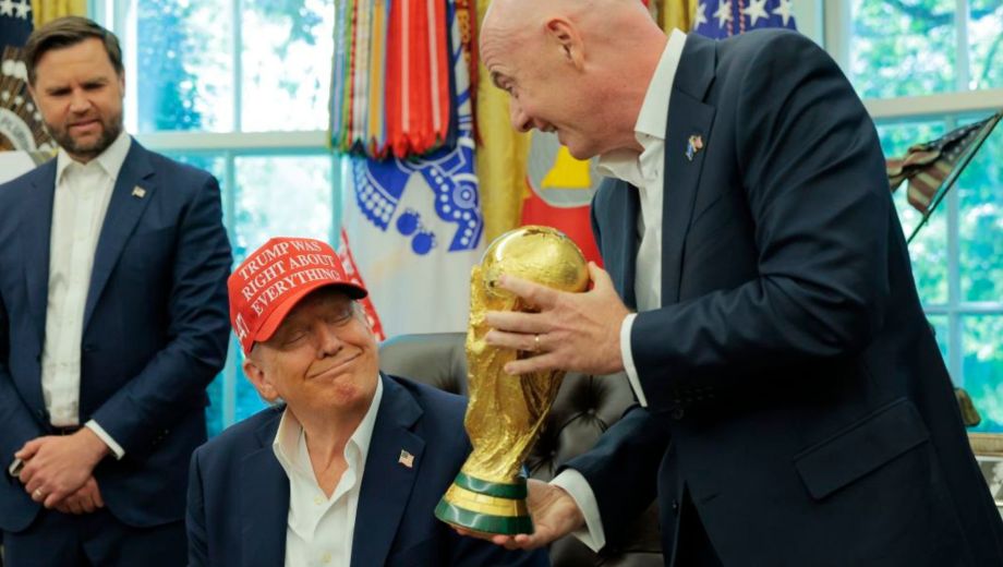 Donald Trump en reunión con Gianni Infantino, presidente de FIFA para la implementación del FIFA Pass (Foto: Somodevilla/Getty Images North America/Getty Images)