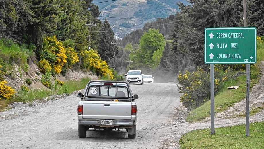 El camino Viejo al cerro Catedral o Ruta Provincial 79 tiene 1.400 metros de ripio que serán pavimentados por el municipio de Bariloche. Foto: Chino Leiva