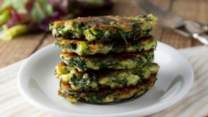 Sin harina ni fritura: cómo hacer buñuelos de acelga saludables y llenos de fibra 