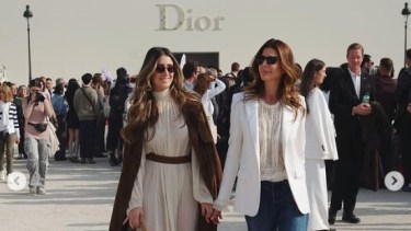 Juliana Awada deslumbró con su look en la París Fashion Week: mesh, transparencias y volados